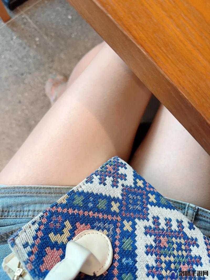 小女孩叉开腿后肛门微开正常吗:这是一个需要专业解答的问题