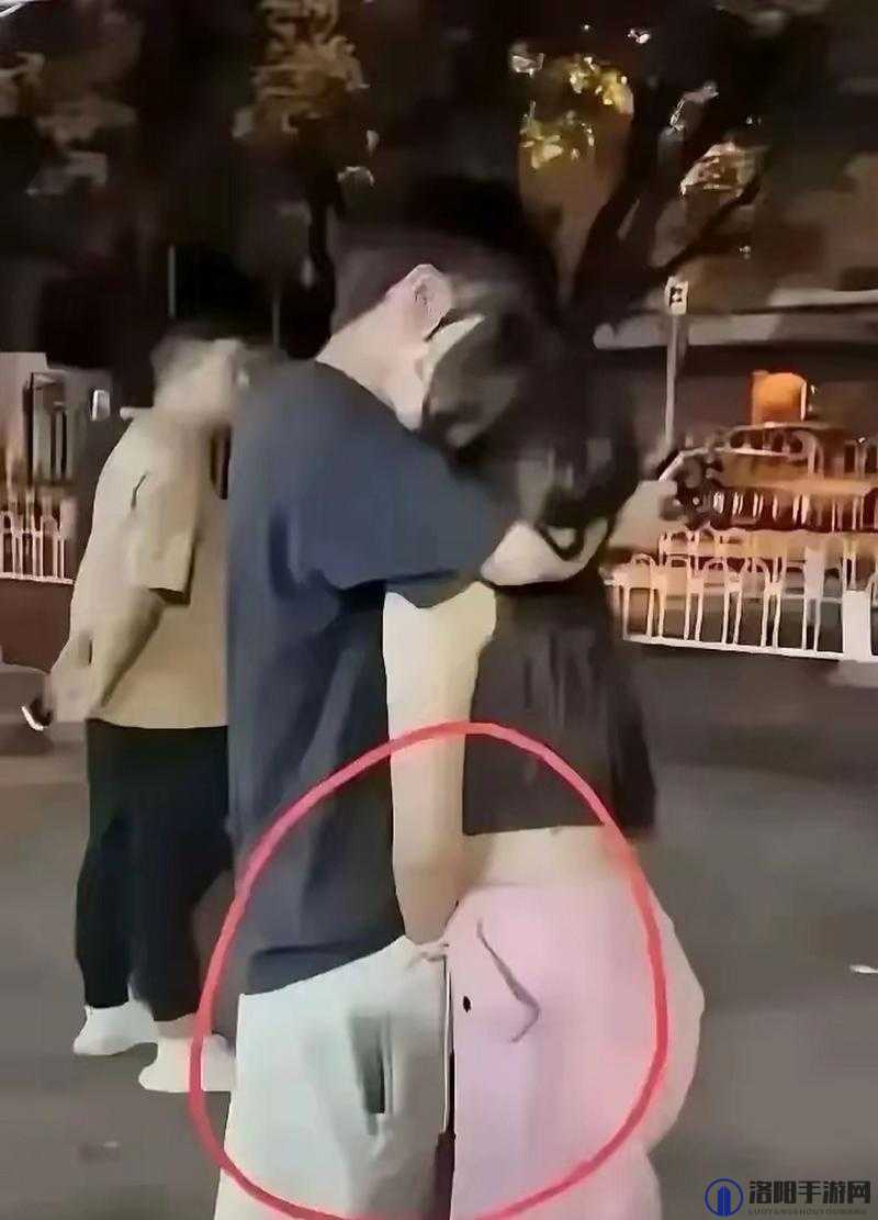 ：震惊男子竟在半夜对丰满的亲妹妹做出这种事
