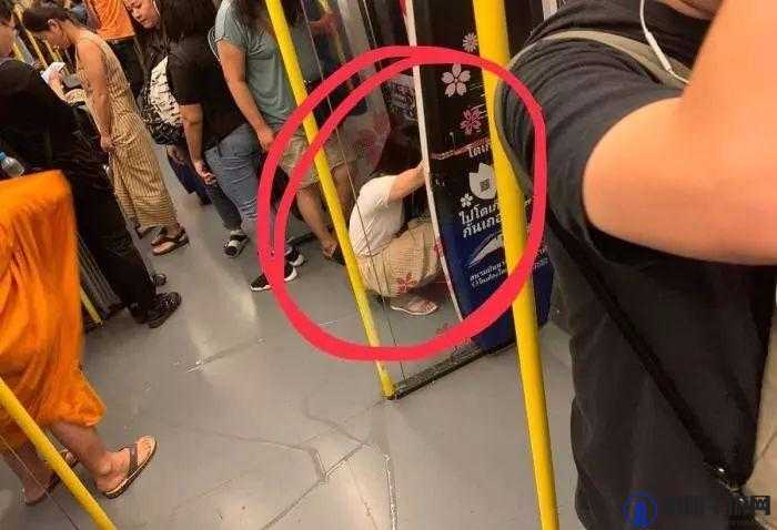 美女扒开尿孔 100% 全裸：视觉的震撼与诱惑