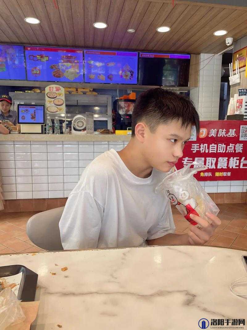 14 岁少年 gb14may18 街头卖艺，是励志还是另有隐情？