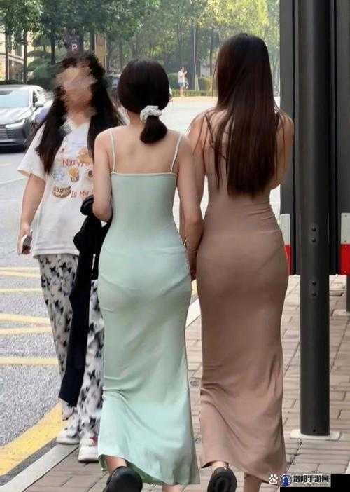 裙子里面什么也别穿：展现最真实自由的自我风采