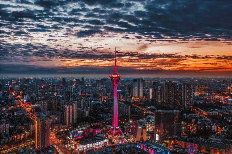 适合一个人看的电视成都：探寻城市影像中的静谧时光