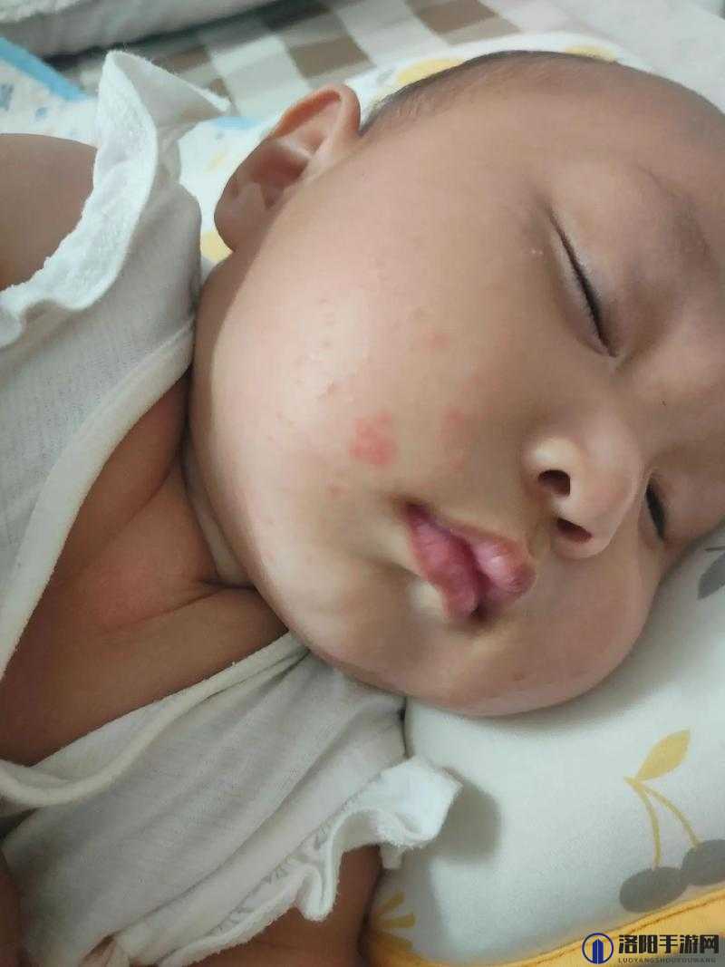 宝宝下面湿透了还嘴硬：是生理现象还是其他原因？
