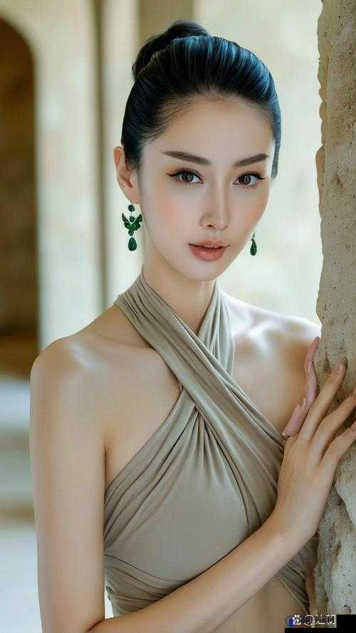 美女 www 是一位才貌双全令人心动的女子