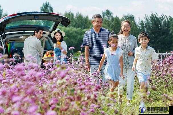 父母儿女一家人相亲相爱携手共赴美好生活之旅