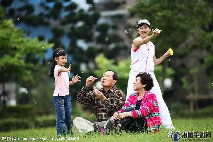父母儿女媳妇一起来玩：共享天伦之乐的美好时光