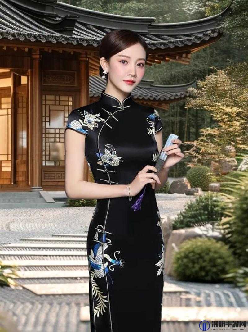老师双开真丝旗袍施恩：展现独特魅力与优雅气质