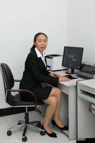 我的姨母很漂亮英语：一位令人赞叹的女性风采展现