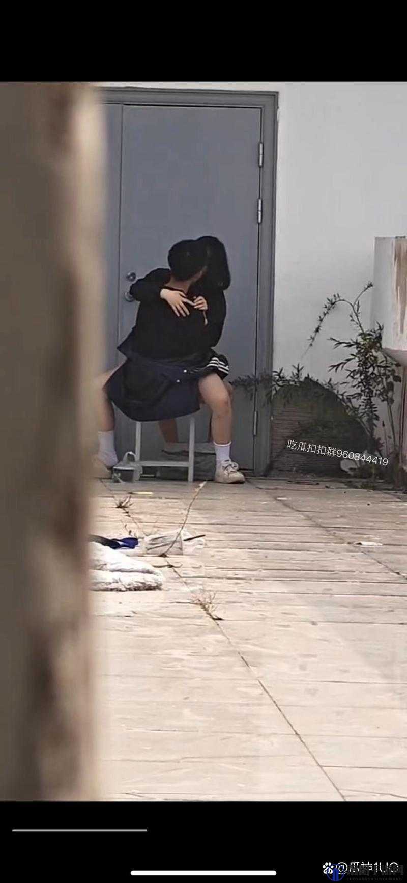 双飞高中生吃瓜 hd：震惊他们为何如此大胆？