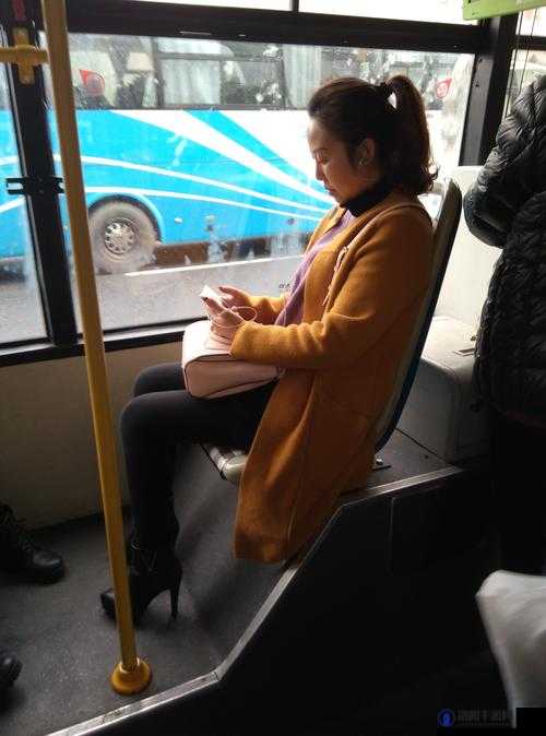 好爽公交车上少妇短篇：一段别样的车内风情故事
