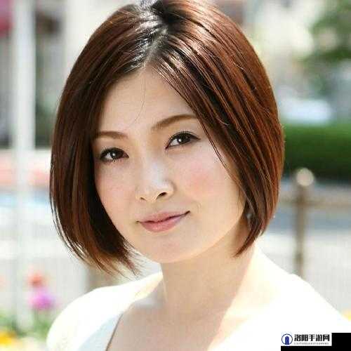 人妻母乳女上司本庄优花：职场与特殊魅力的交织