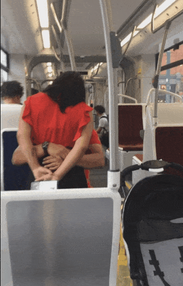 H 啪纯肉公交车动图：成年人的限制级画面