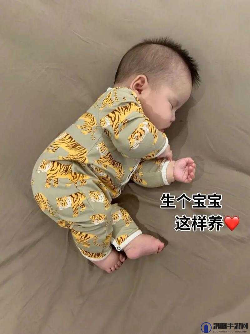 宝宝把腿抬起来靠墙上 C：可爱萌娃的独特姿势挑战