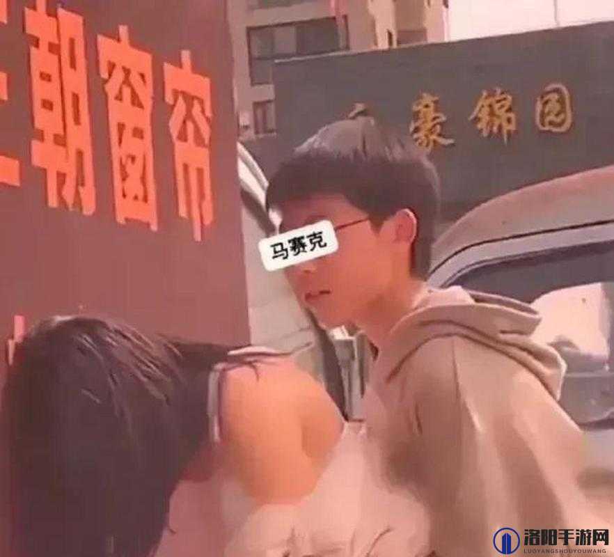 在房间打扑克又疼又叫哔哩哔哩：为何会出现这种情况