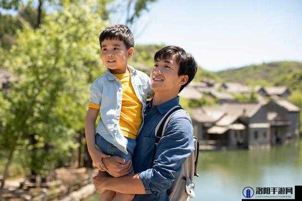 亚洲父子帅哥激情互 C 视频分享网站:父子情的别样演绎