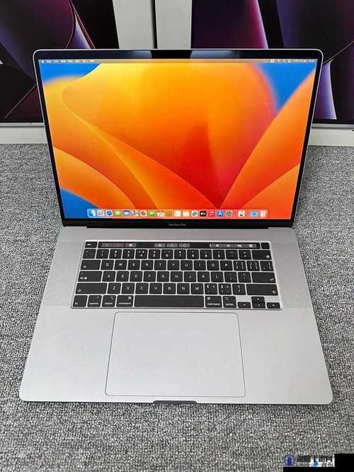 1819 岁 MacBook-Pro 高清：轻薄便携与高性能的完美结合