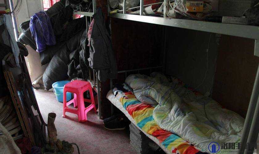 农民工工棚内：媢姣女事件实录：一段不堪入目的媮拍视频