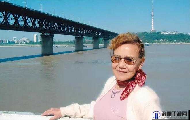 中国妞老太毛耸耸：争议与反思