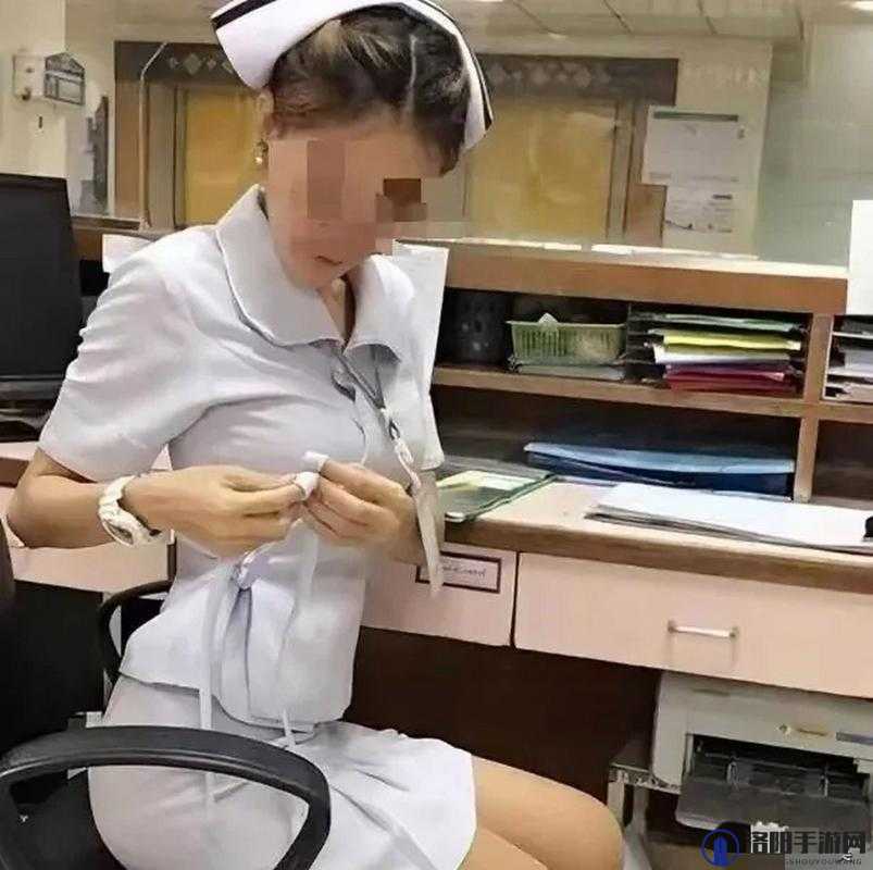 饥渴护士自慰被发现遭意外撞见后的尴尬处境