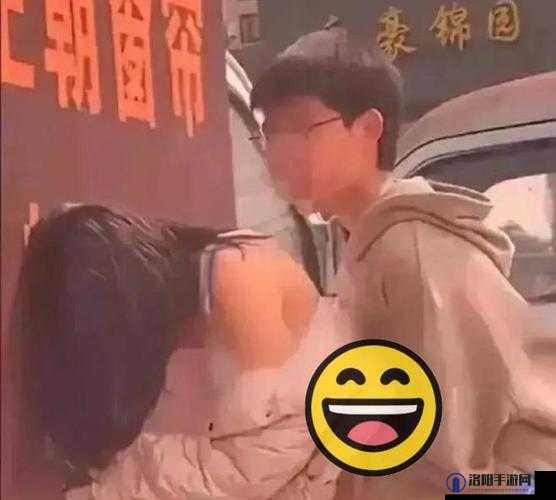 校花大胆行为：扒开供男人尽情玩乐