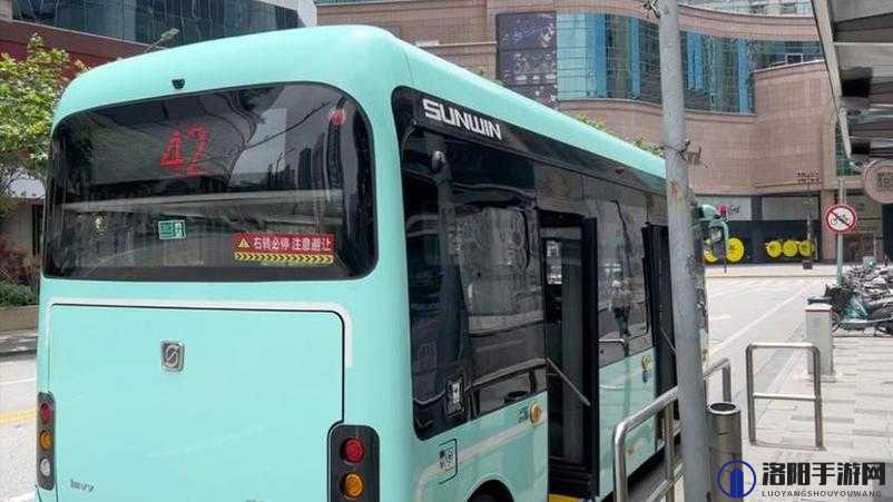 yingdan 小镇公交车尺寸有何特别之处？探寻小镇公交与城市公交的差异