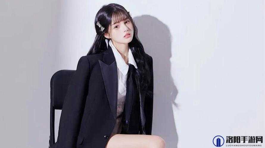 严雨霏、张婉莹、罗智莹最新写真曝光，时尚造型与独特气质引热议