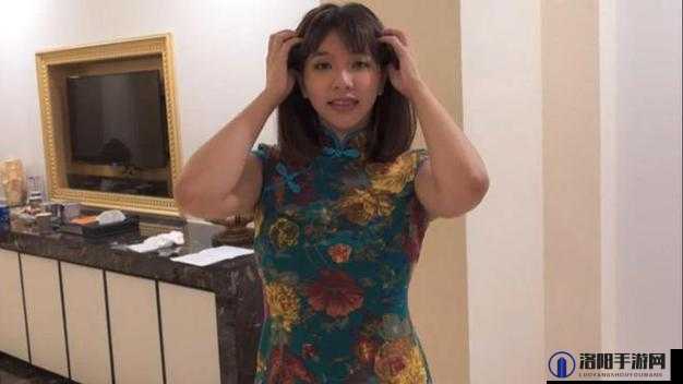 吴梦梦到粉丝家里穿旗袍在线播放：粉丝惊喜互动，旗袍造型惊艳全场