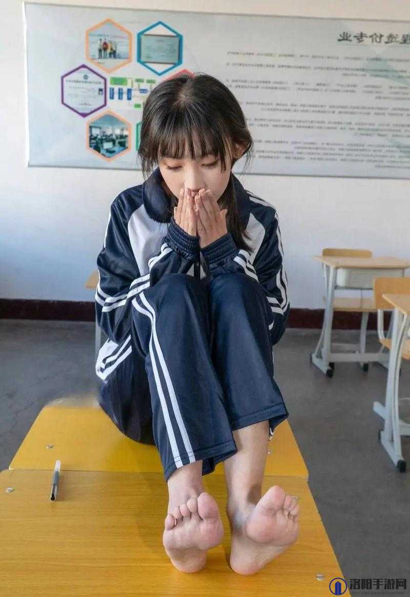 为什么女生校服普遍设计得很薄？这样做好像不太好吧