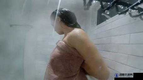 中国少妇淋浴时被偷窥，究竟是谁如此大胆？