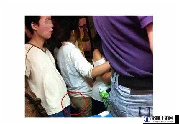 男人扒开美女屁股摸:探讨现代社会中的隐私与尊重问题,揭示行为背后的道德与法律边界