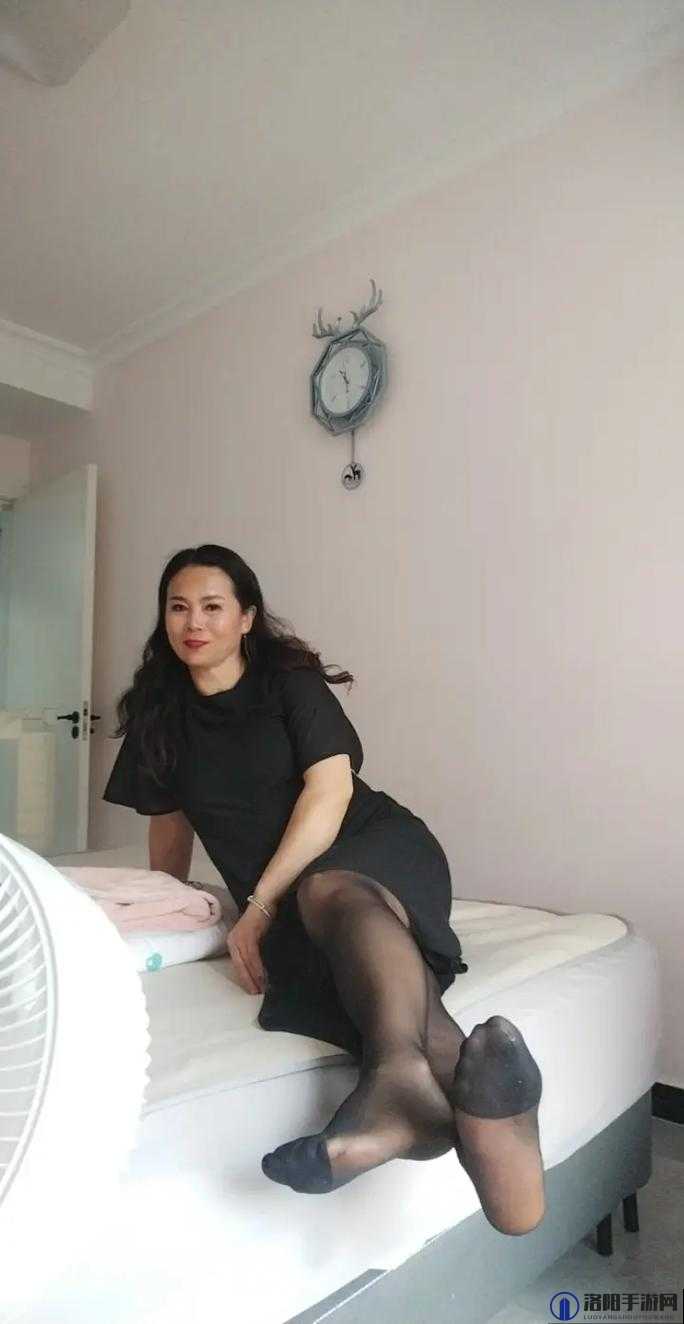 熟女五十路欲求不满在线播放,她的需求如何得到满足?