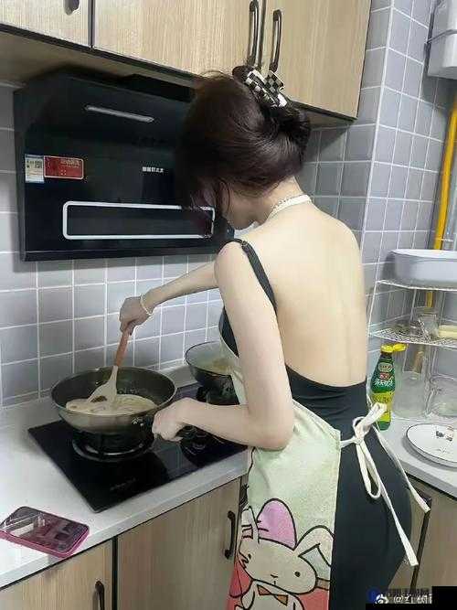 厨房 BBW：老少配的美食诱惑，你准备好了吗？