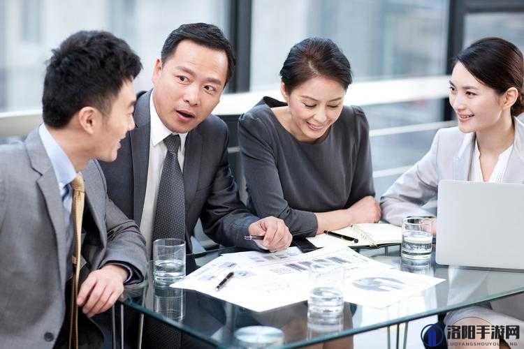 小手伸进总裁裤子拉链里：揭秘职场中的权力与边界