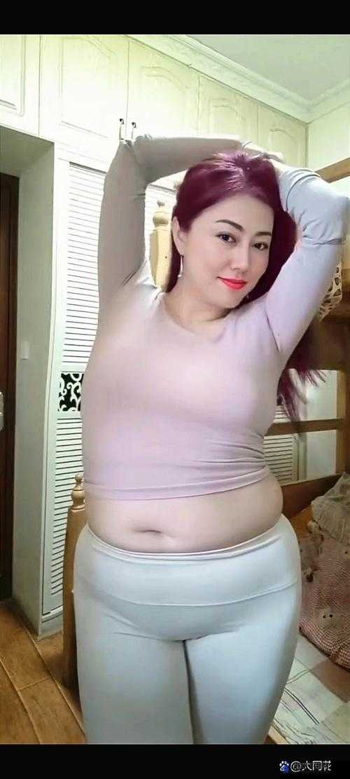肥老太 BBwBBw 无遮挡,丰满圆润的身材引发无限遐想