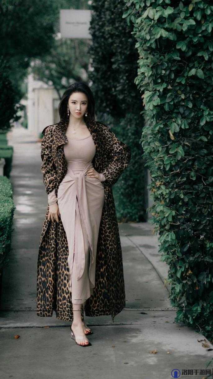 张雨欣惊艳照片大曝光，她为何如此迷人？快来一探究竟吧