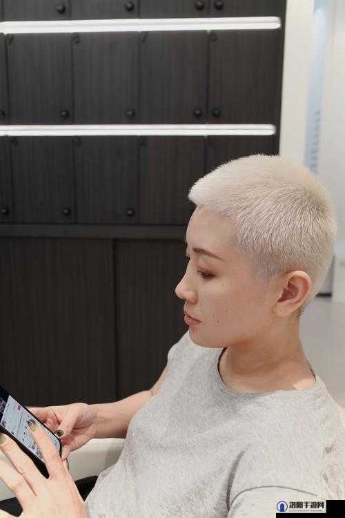 女生寸头挑战：勇敢尝试新造型，展现自信与个性魅力