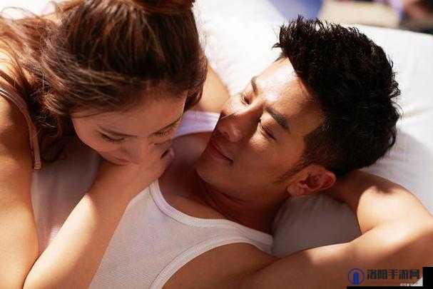 男生和女生在一起嗟嗟嗟：揭秘青春爱情剧中的甜蜜与挑战，你不可错过的情感大戏